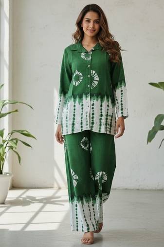 Floral printed green collar neck kurta set with trouser