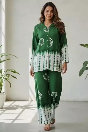 Floral printed green collar neck kurta set with trouser