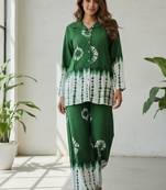 Floral printed green collar neck kurta set with trouser
