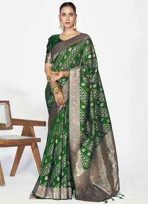 Emerald green soft art silk royal zari weaving saree 1