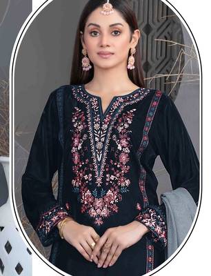 Navy blue velvet suit with embroidery sequin  2