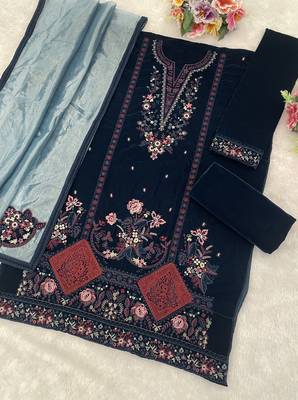 Navy blue velvet suit with embroidery sequin  3