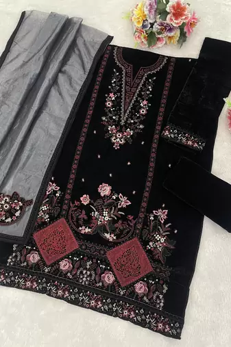 Black velvet suit with embroidery sequin 