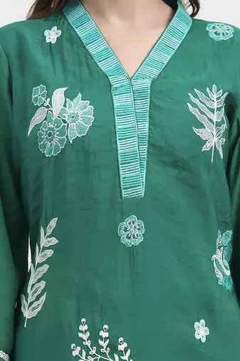 green mul chanderi thread work sequins work straight kurta trouser dupatta set