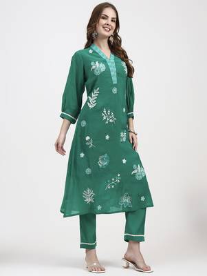 green mul chanderi thread work sequins work straight kurta trouser dupatta set 5