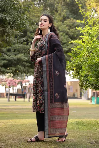 black floral print lilen a line have a lining kurta trouser dupatta set