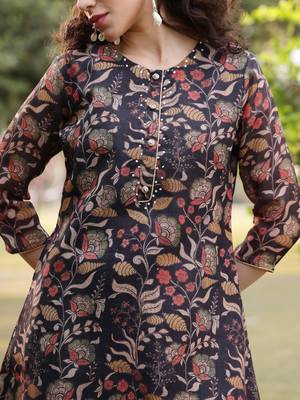 black floral print lilen a line have a lining kurta trouser dupatta set 4
