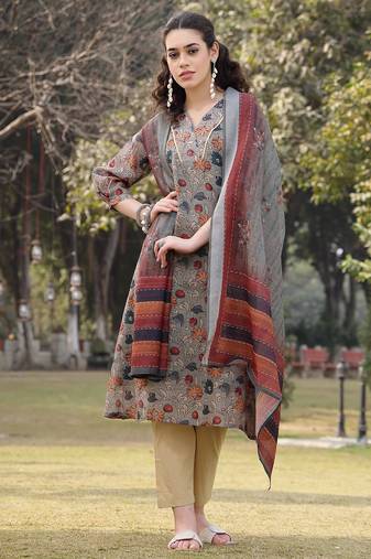 green floral print lilen a line have a lining kurta trouser dupatta set