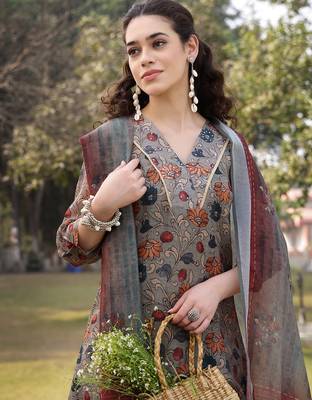 green floral print lilen a line have a lining kurta trouser dupatta set 5