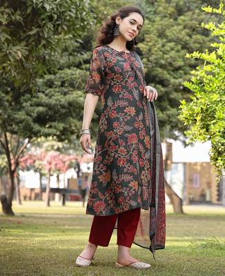 green linen flare kurta trouser dupatta set 2