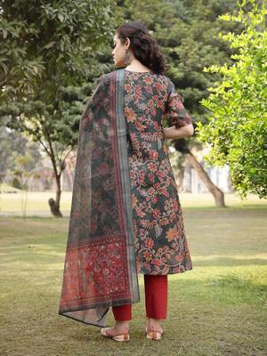 green linen flare kurta trouser dupatta set 3