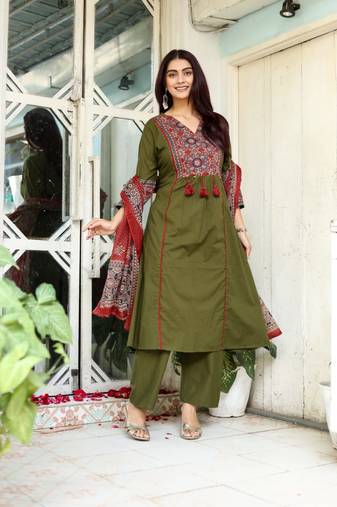 green cotton embroidered kurta set