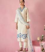 Women floral embroidered regular thread work kurta with trousers & with dupatta