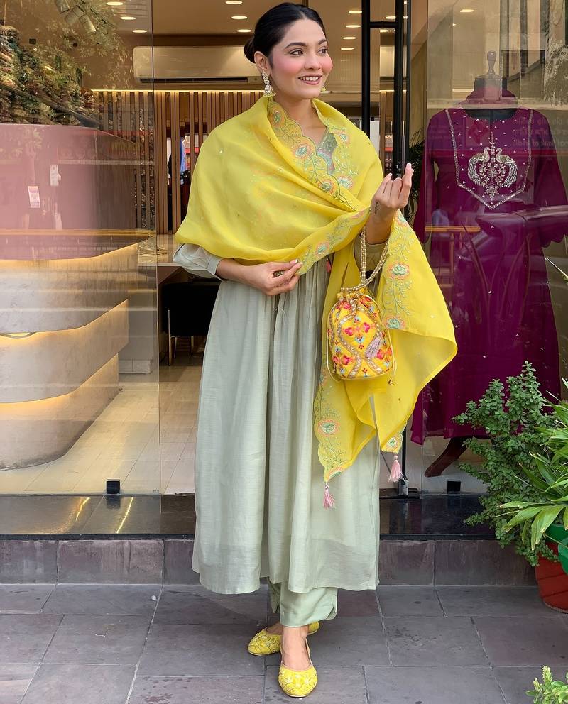 Women floral embroidered panelled thread work kurta with trousers & with dupatta