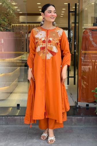 Women floral embroidered panelled thread work kurta with trousers & with dupatta