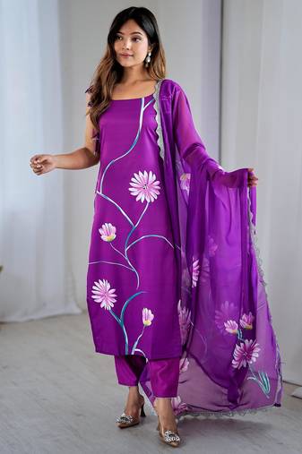 Women floral printed regular kurta with trousers & with dupatta