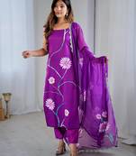 Women floral printed regular kurta with trousers & with dupatta