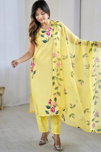 Women floral printed regular kurta with trousers & with dupatta