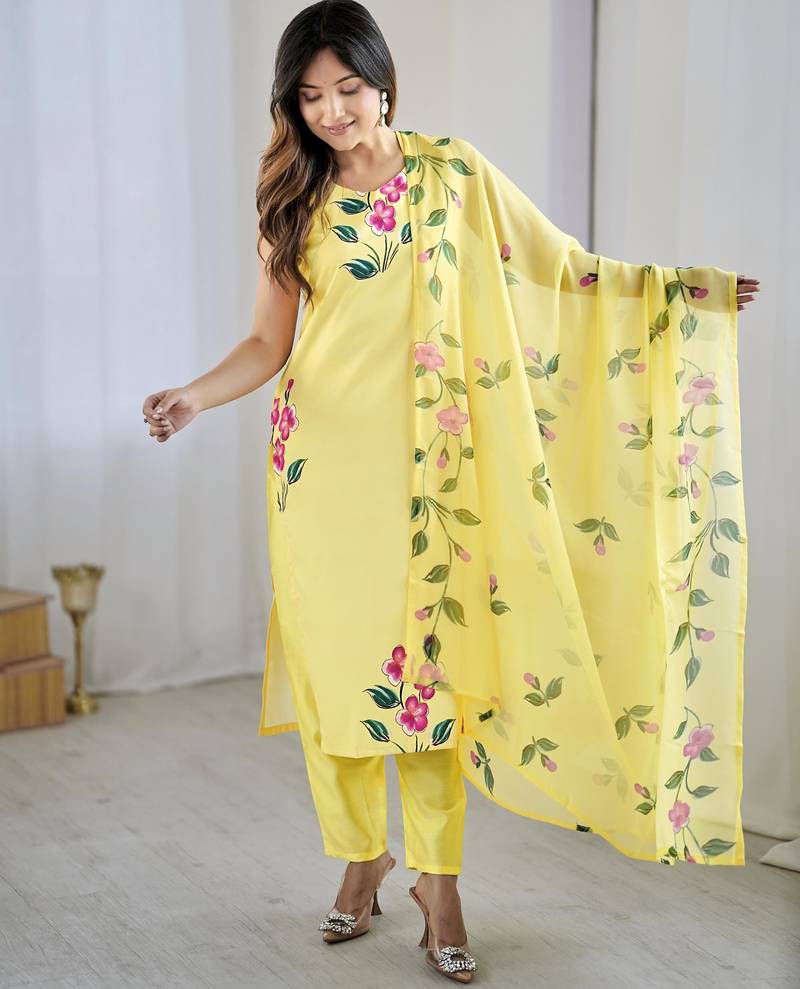 Women floral printed regular kurta with trousers & with dupatta