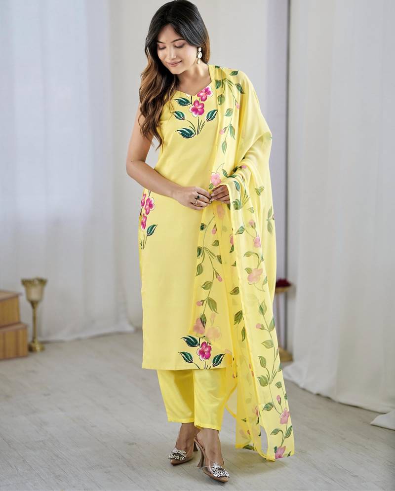 Women floral printed regular kurta with trousers & with dupatta