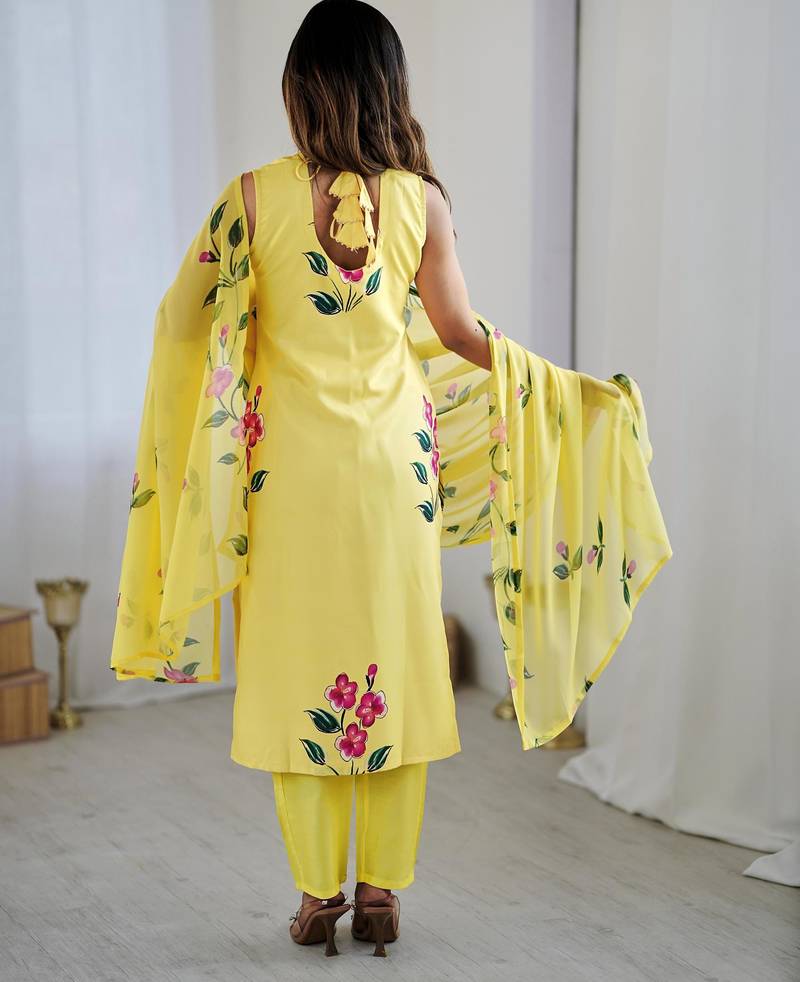 Women floral printed regular kurta with trousers & with dupatta