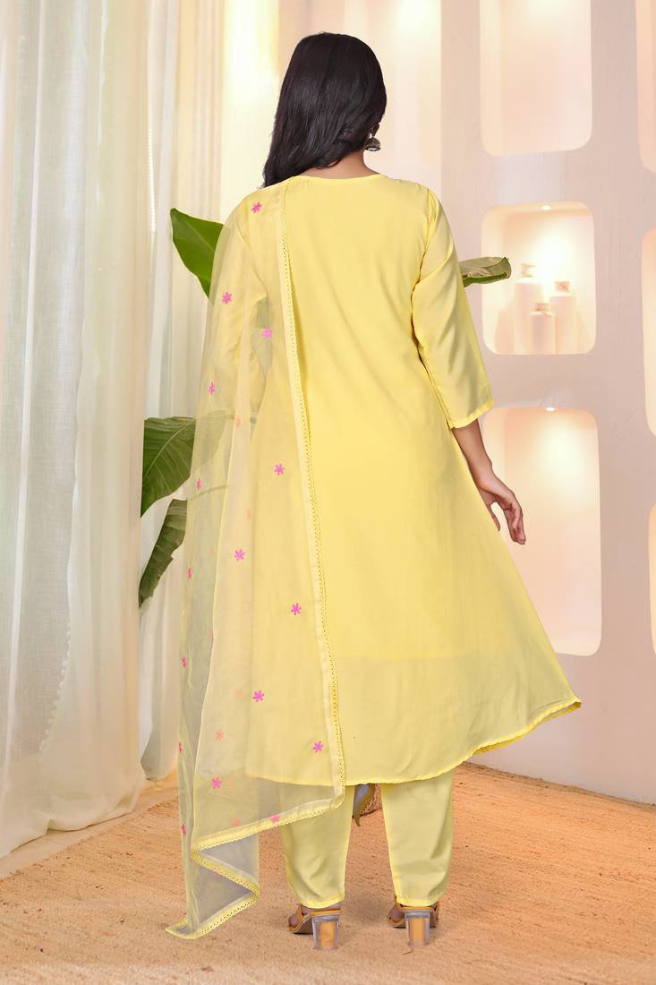 Women floral embroidered regular thread work kurta with trousers & with dupatta