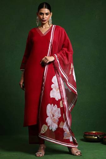 Women floral regular kurta with trousers & with dupatta