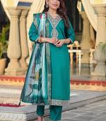 Women floral embroidered regular thread work kurta with trousers & with dupatta