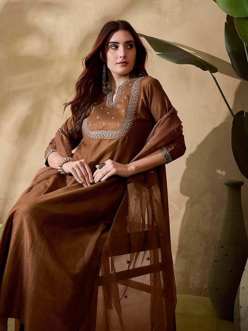 Women ethnic motifs embroidered regular thread work kurta with trousers & with dupatta