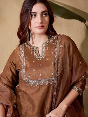 Women ethnic motifs embroidered regular thread work kurta with trousers & with dupatta 5