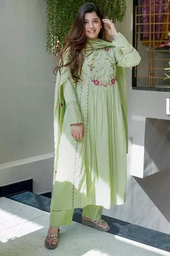 Women floral embroidered panelled thread work kurta with trousers & with dupatta