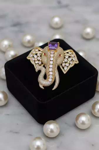 Unisex victorian polish elephant brooch with doublet moissanite polki