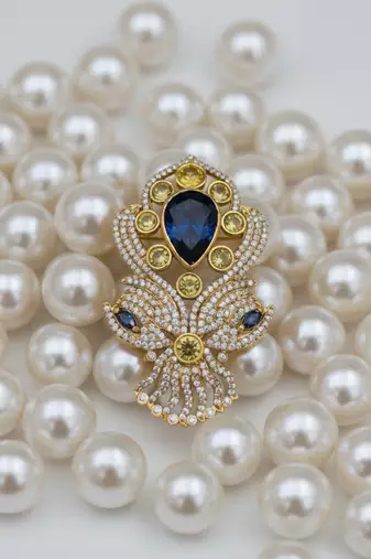 Unisex victorian polish blue doublet brooch with moissanite polki work