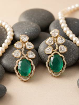 Emerald green victorian polki necklace set with cz detailing 3
