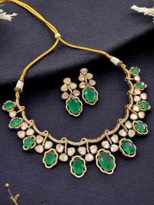 Emerald green victorian polki necklace set with cz detailing 4