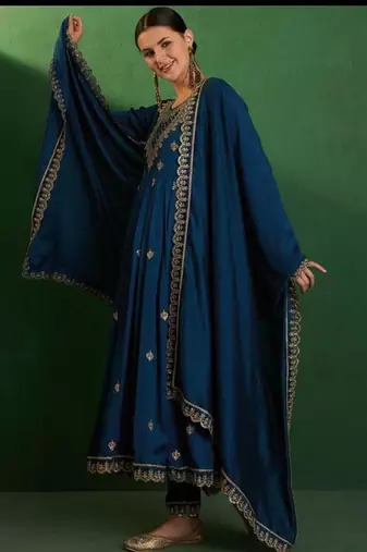 Women ethnic motifs embroidered panelled thread work kurta with trousers & with dupatta