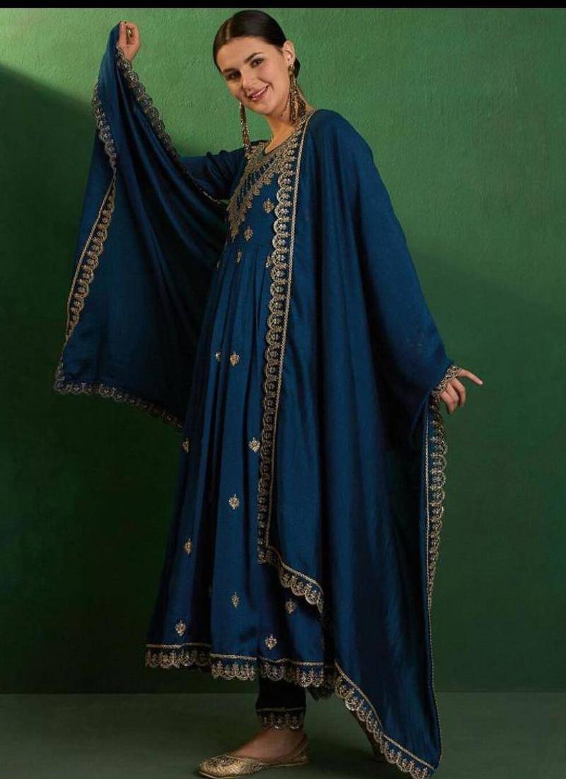 Women ethnic motifs embroidered panelled thread work kurta with trousers & with dupatta