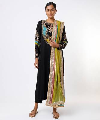 Black embroidered georgette kurta set 1