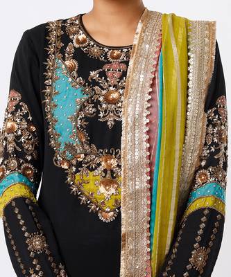 Black embroidered georgette kurta set 4