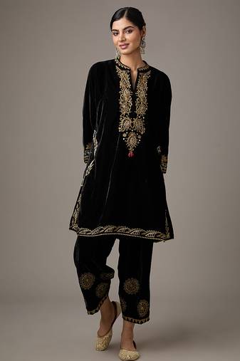 Black embroidered velvet kurta set