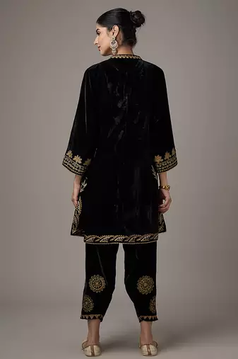 Black embroidered velvet kurta set