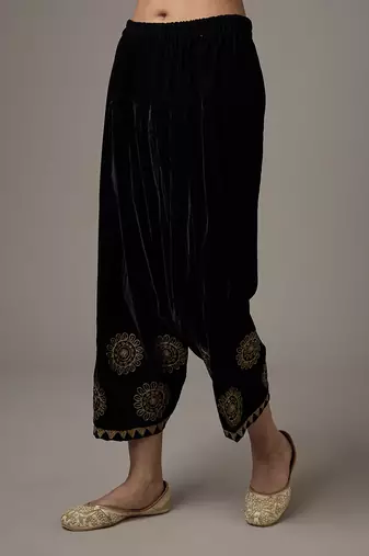 Black embroidered velvet kurta set
