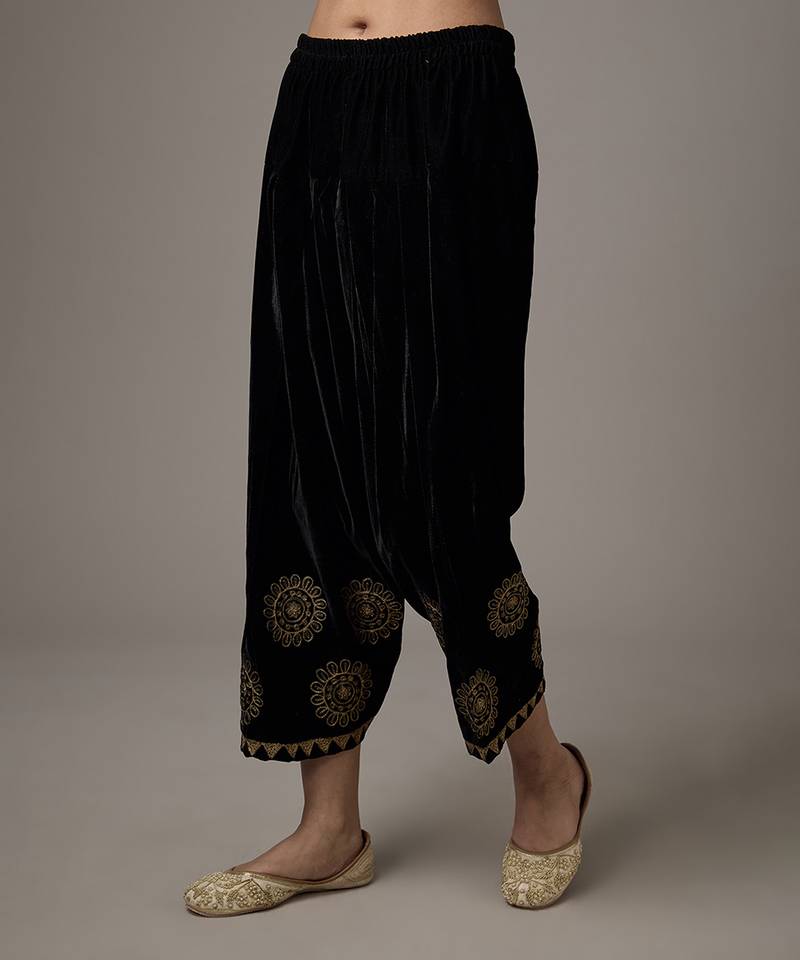 Black embroidered velvet kurta set