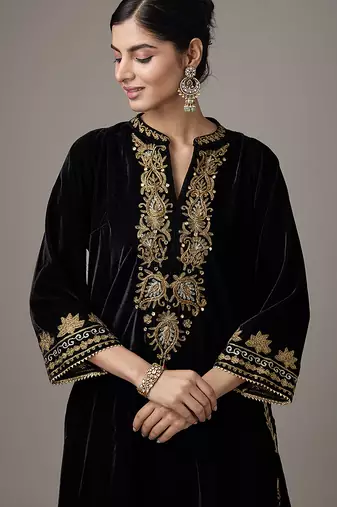 Black embroidered velvet kurta set