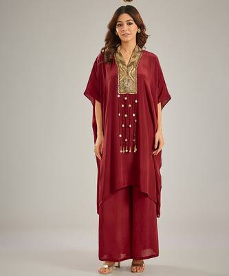 Maroon embroidered crepe kaftan set 1