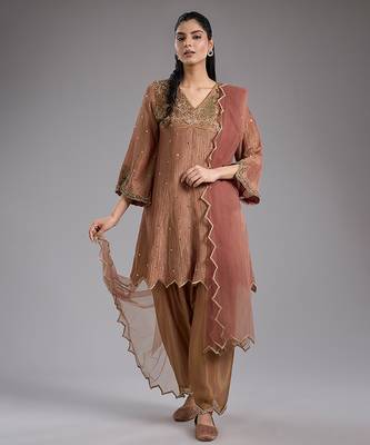 Pink embroidered tissue kurta set 1