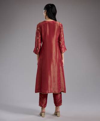 Red embroidered tissue kurta set 2
