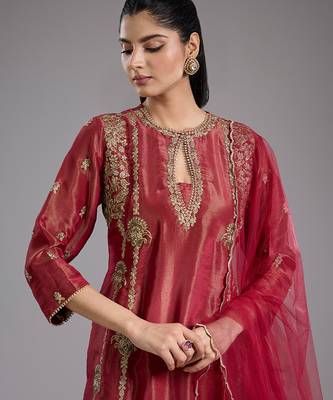 Red embroidered tissue kurta set 4