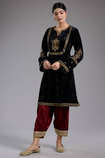 Black embroidered velvet kurta set