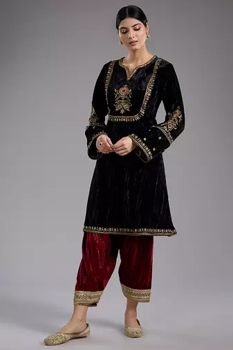 Black embroidered velvet kurta set